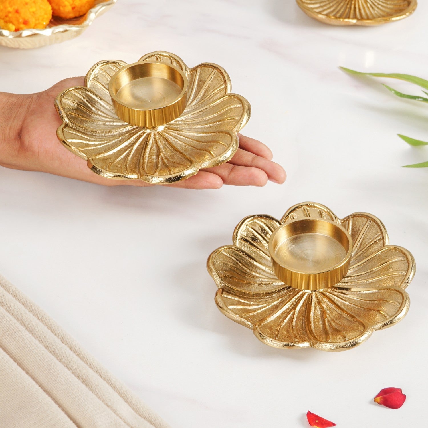 Flora Festive Tealight Holder Set Of 2 In Festive Gift Box