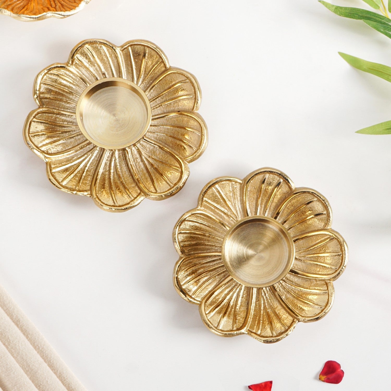 Flora Festive Tealight Holder Set Of 2 In Festive Gift Box