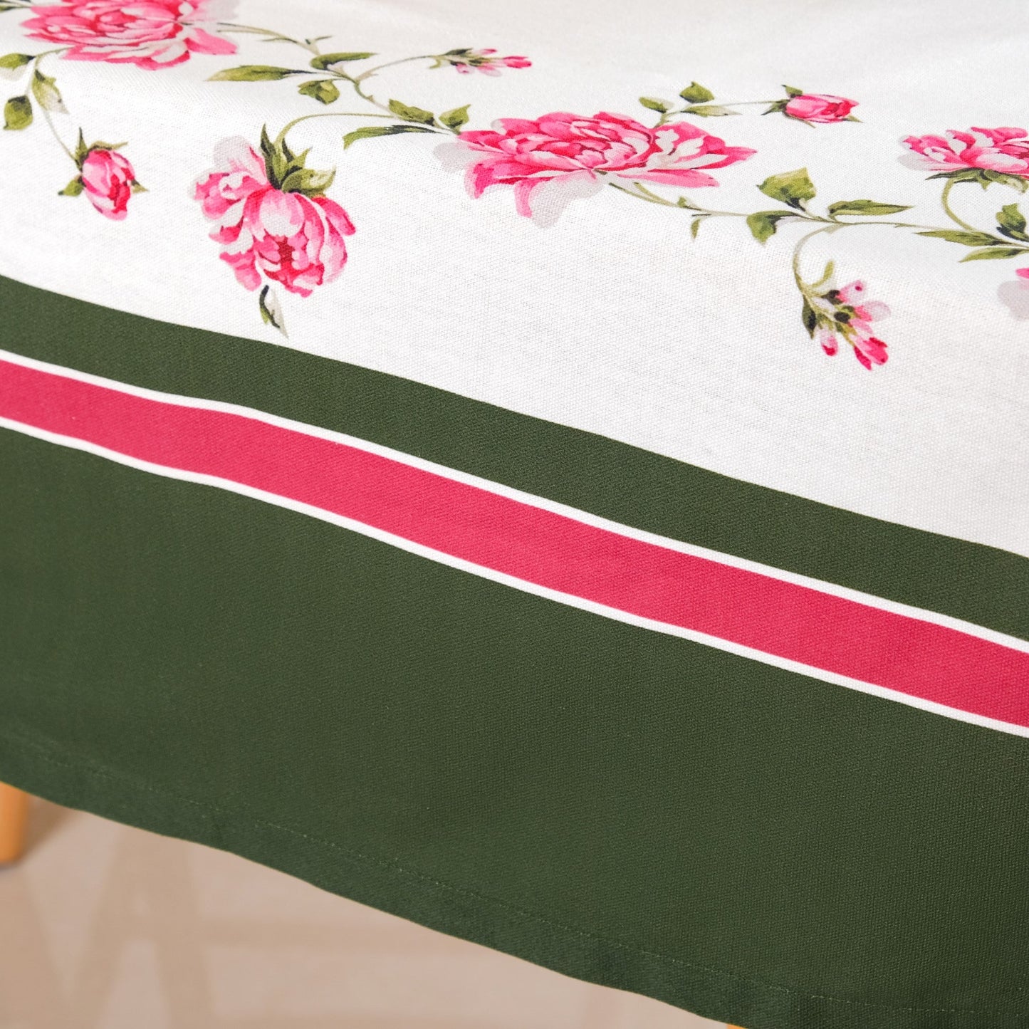 Floral Rouge Luxe 6 Seater Table Cloth 207x160cm