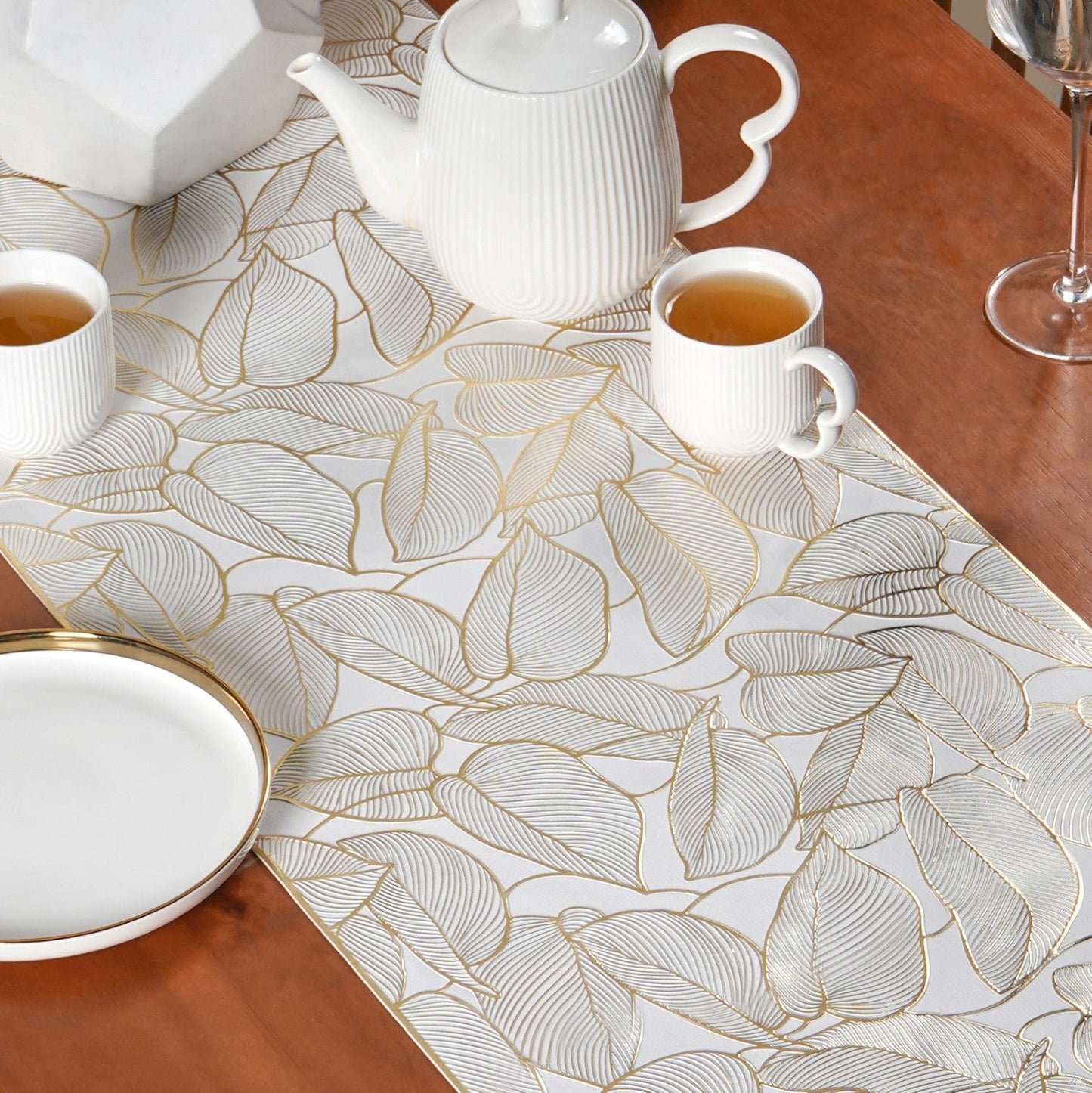 Leaf Embossed Golden Table Runner 91x35cm