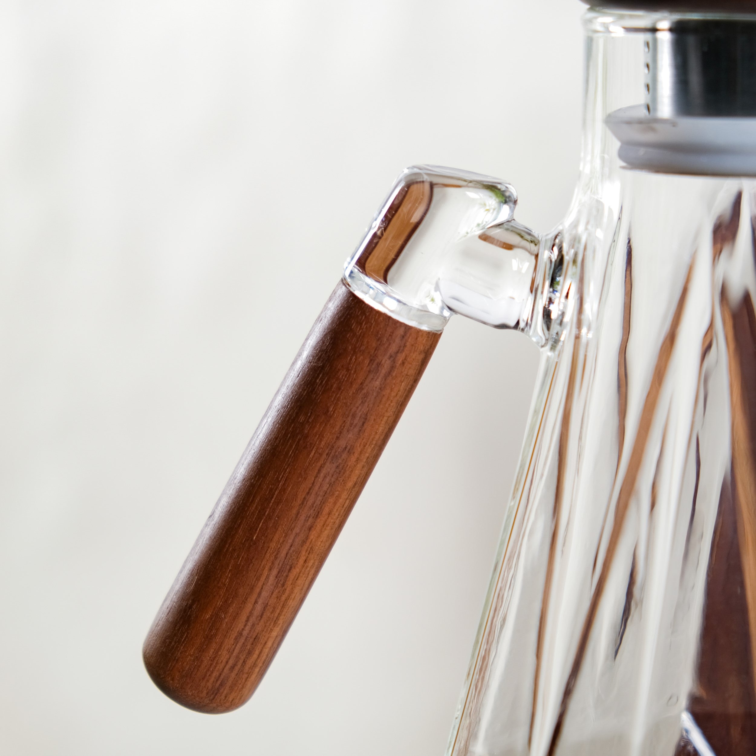 Modern Borosilicate Juice Jar With Fusion Handle 1350ml