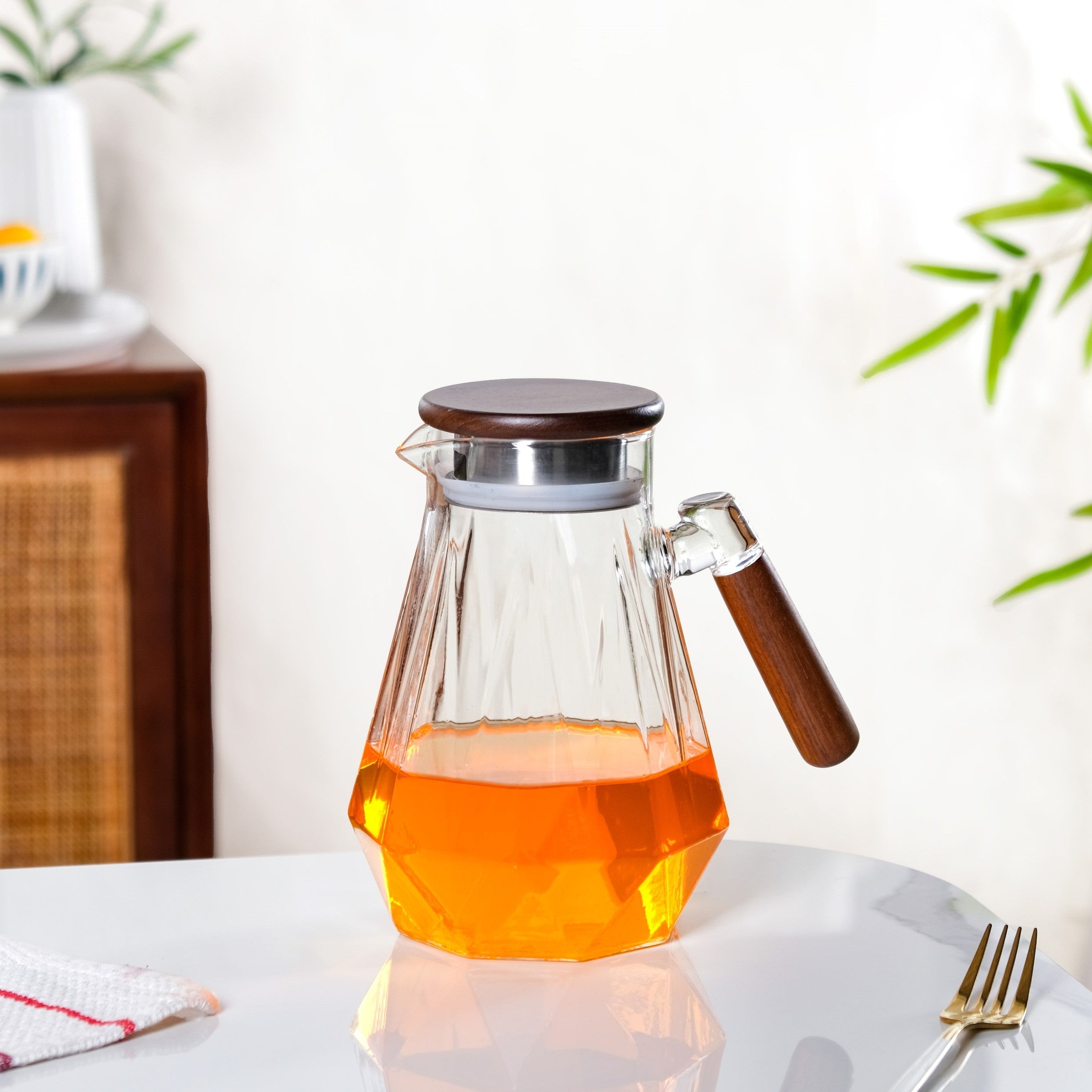 Modern Borosilicate Juice Jar With Fusion Handle 1350ml