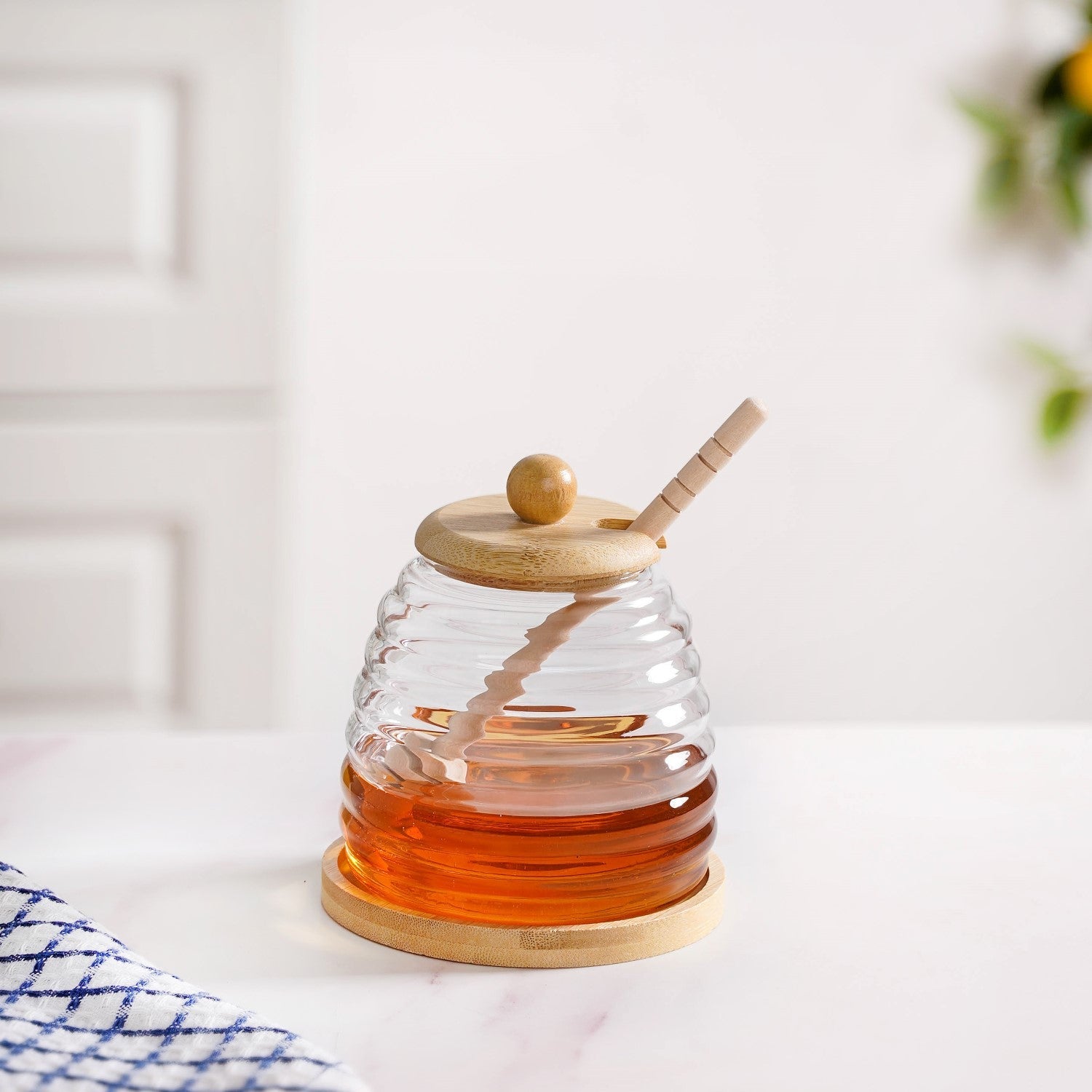 Hive Glass Honey Jar With Wooden Dipper Lid And Tray 480ml