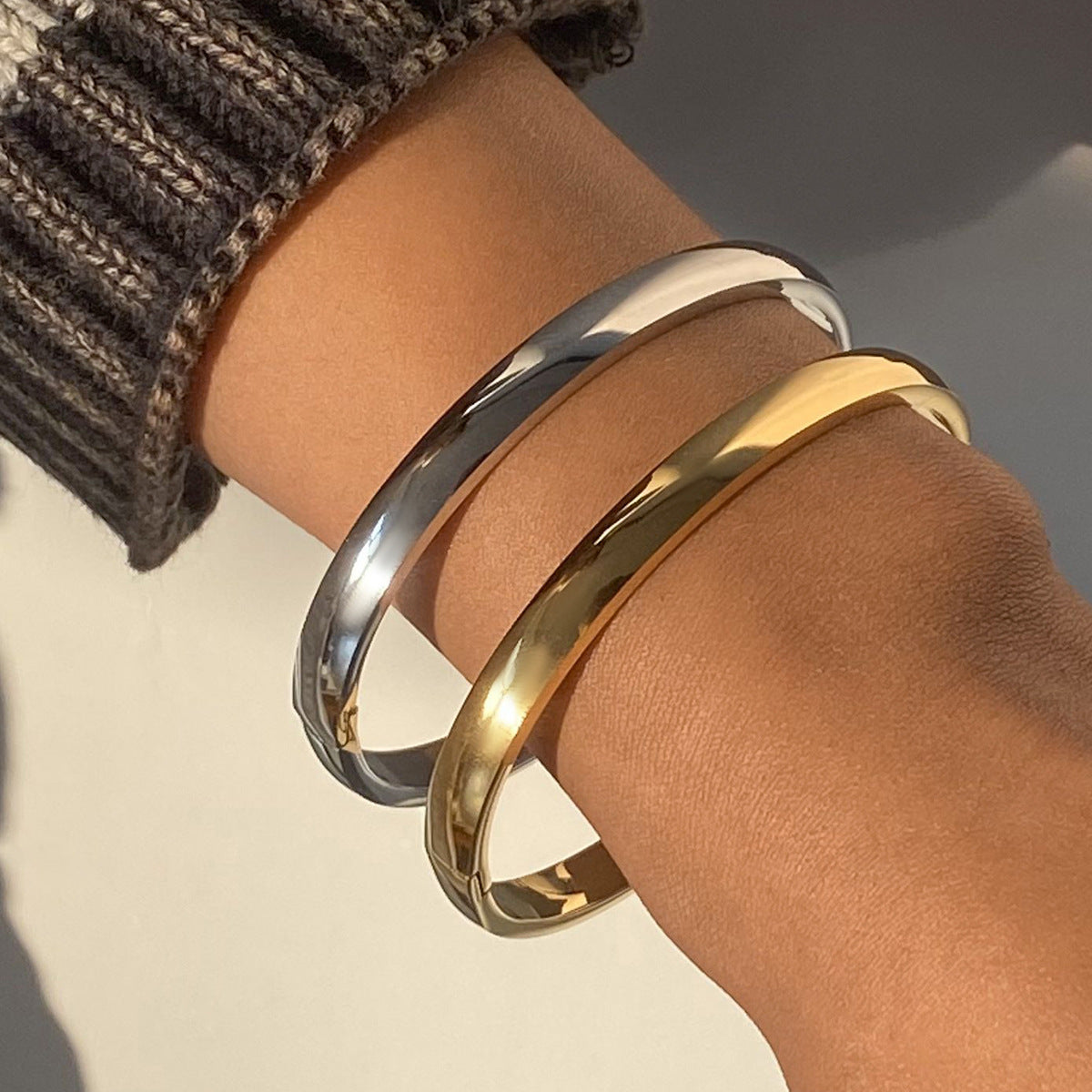 Classic Round Silver Bangle