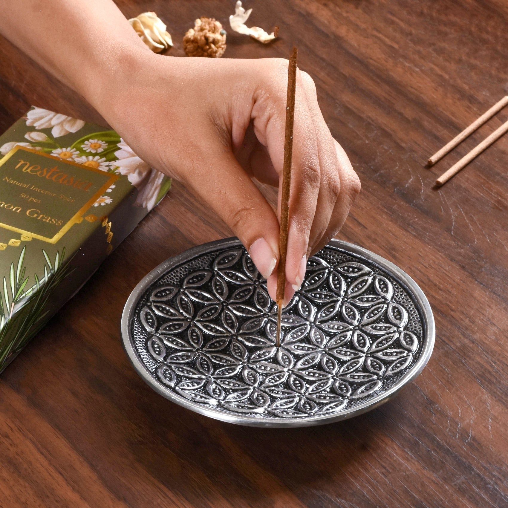 Circle Of Life Engraved Incense Holder With Lemon Grass Incense Sticks
