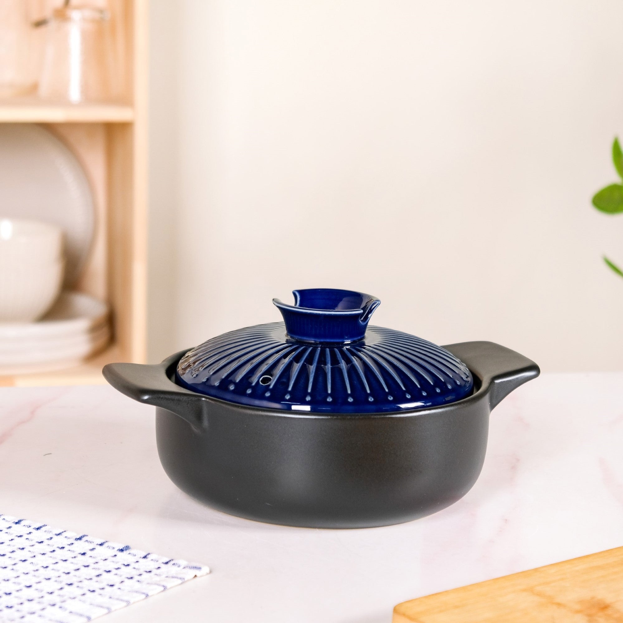 Lumea Japanese Style Earthenware Clay Cooking Pot 1600ml