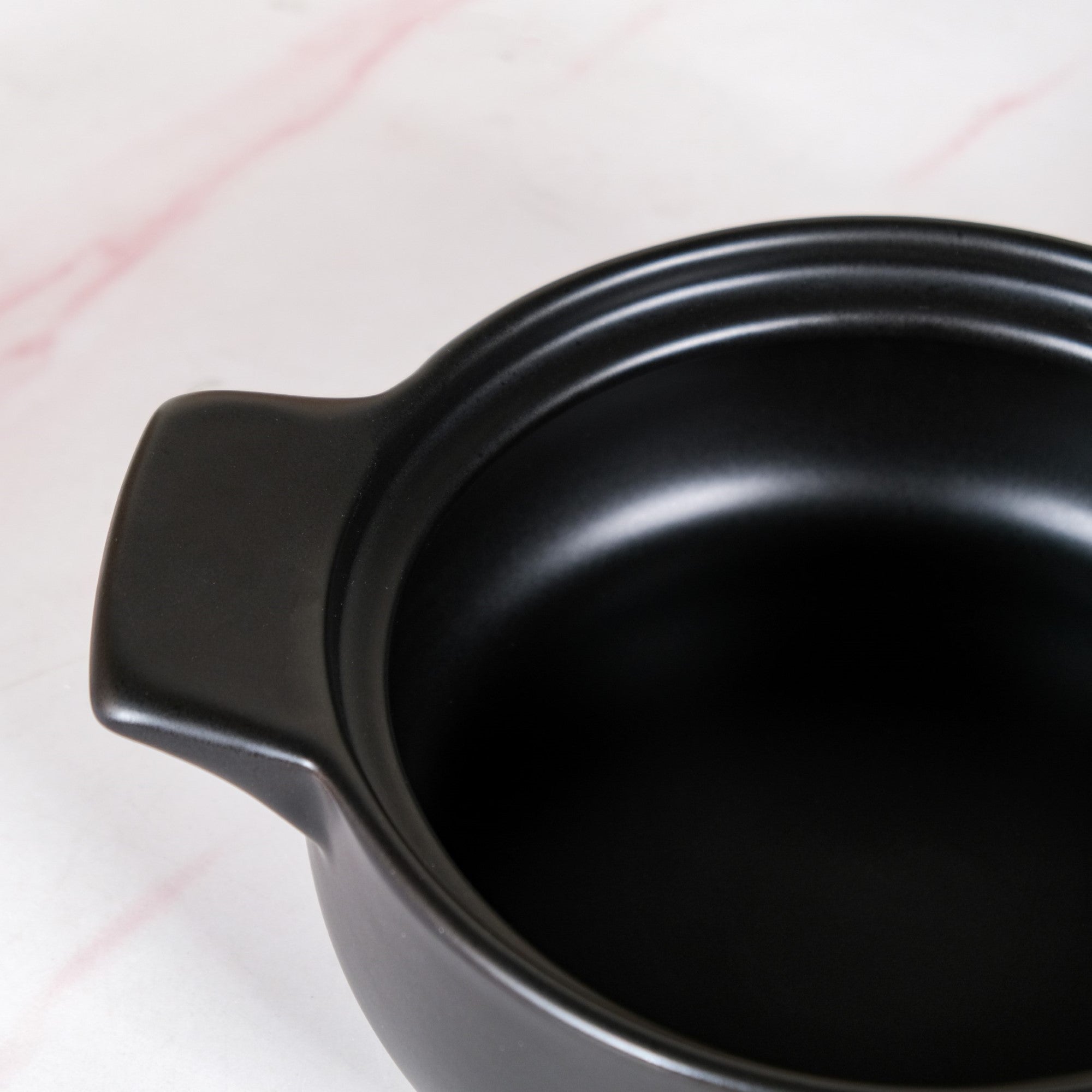 Lumea Japanese Style Earthenware Clay Cooking Pot 1600ml