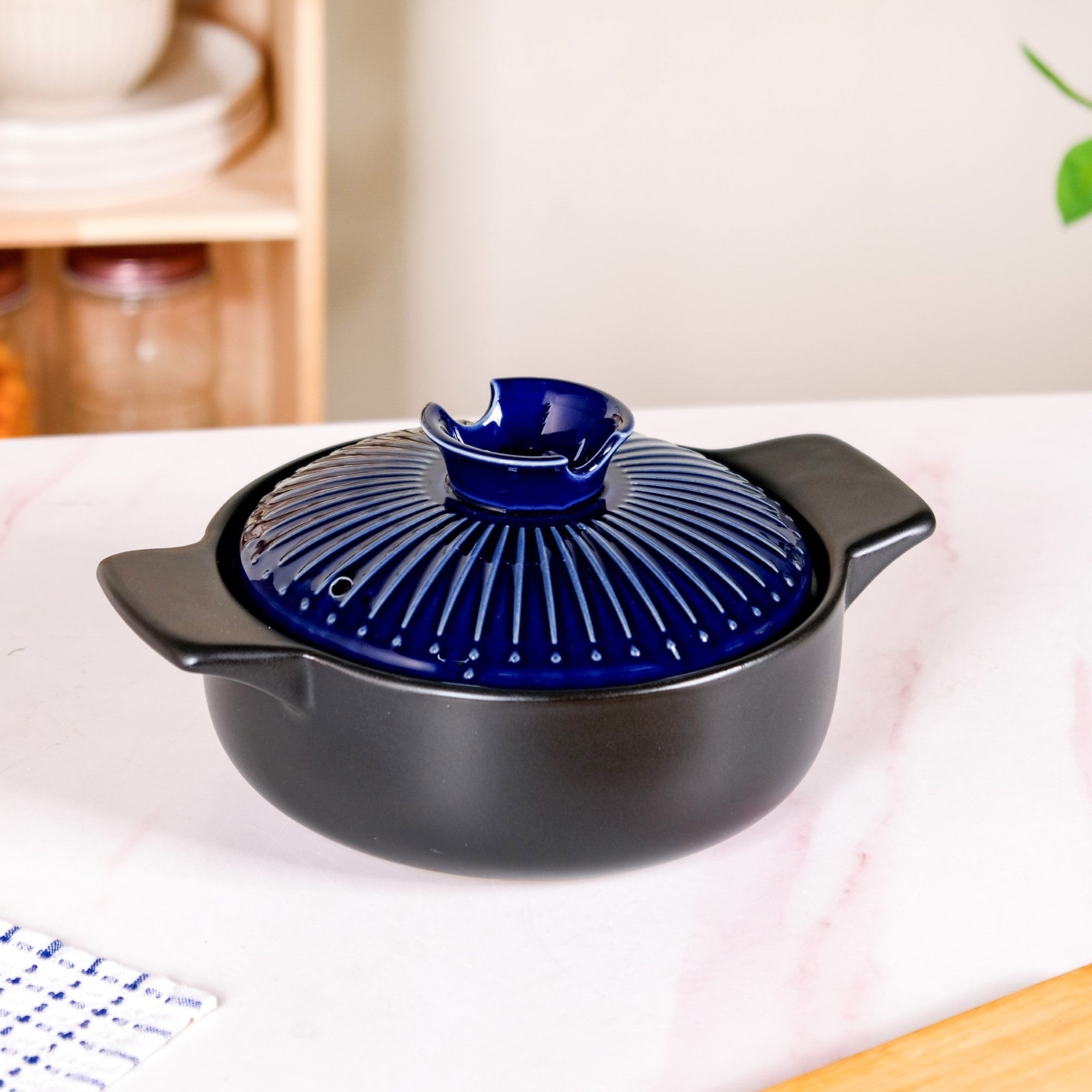 Lumea Japanese Style Earthenware Clay Cooking Pot 1600ml