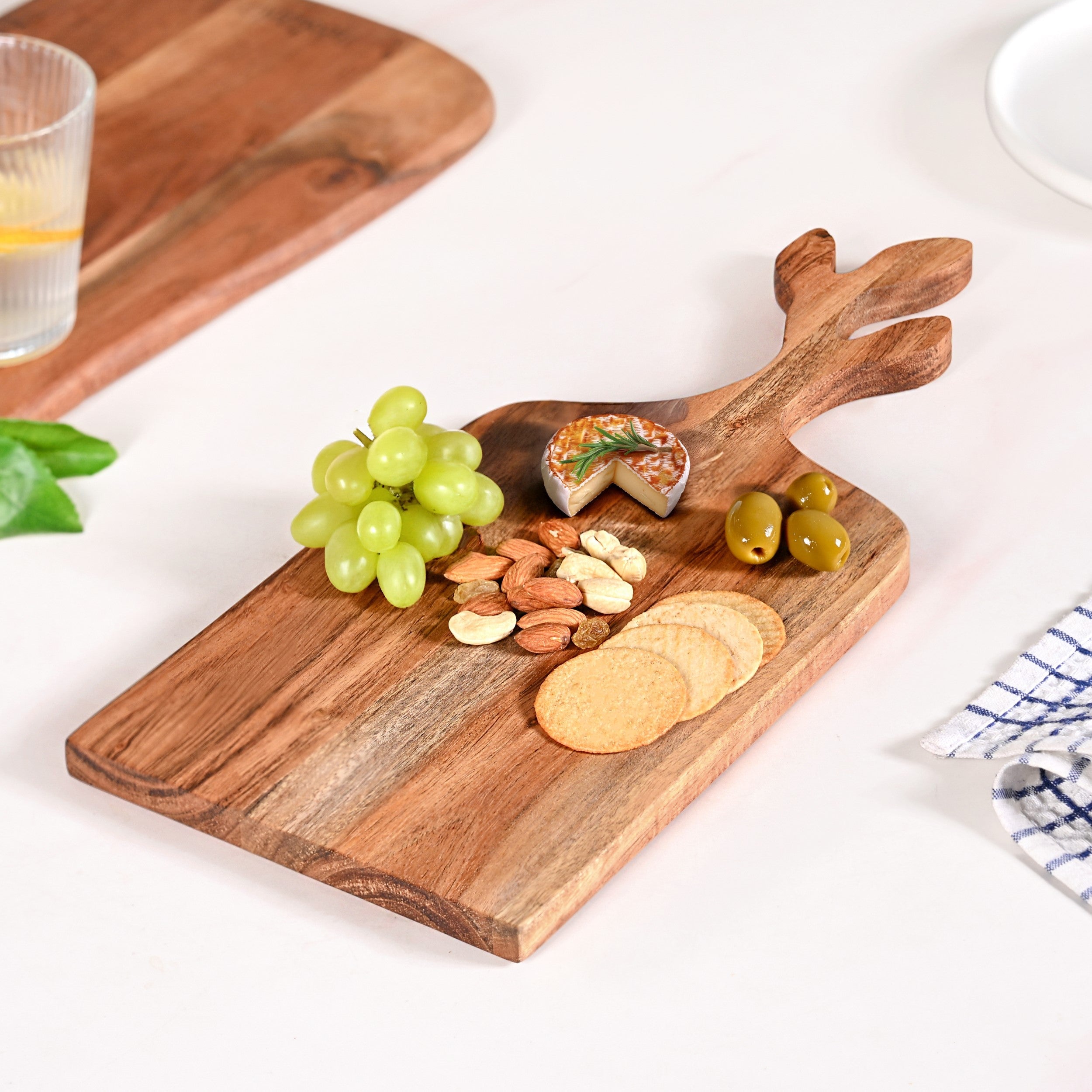 Leaf Handle Acacia Serving And Chopping Board 42x8cm