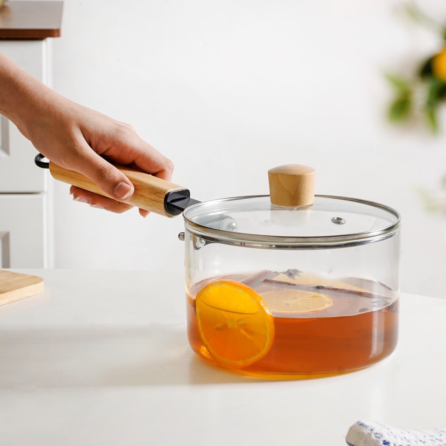 Minimalist Glass Saucepan With Wooden Handle And Lid 1800ml