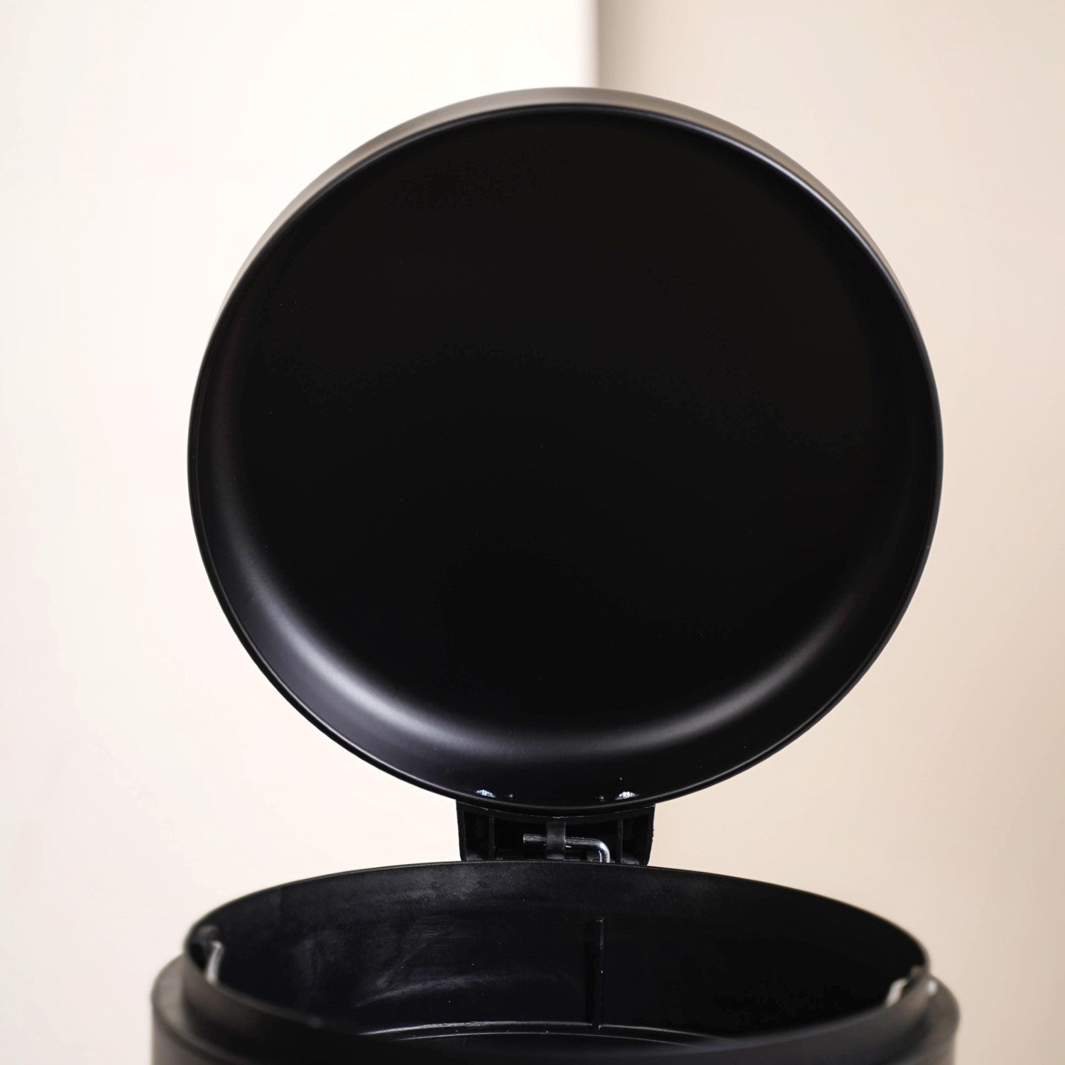 Clean Curve Metal Dustbin With Removable Bucket Black 5000ml