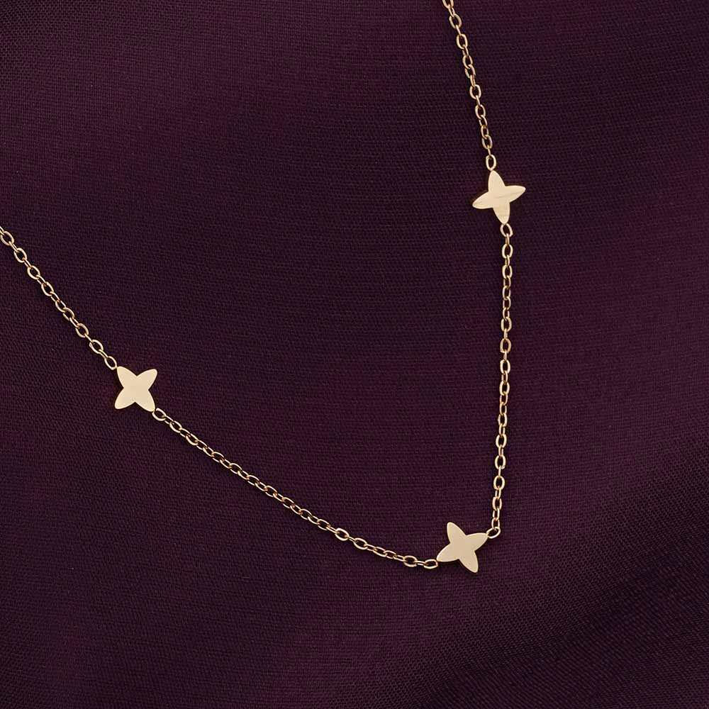 Dainty clover flower necklace