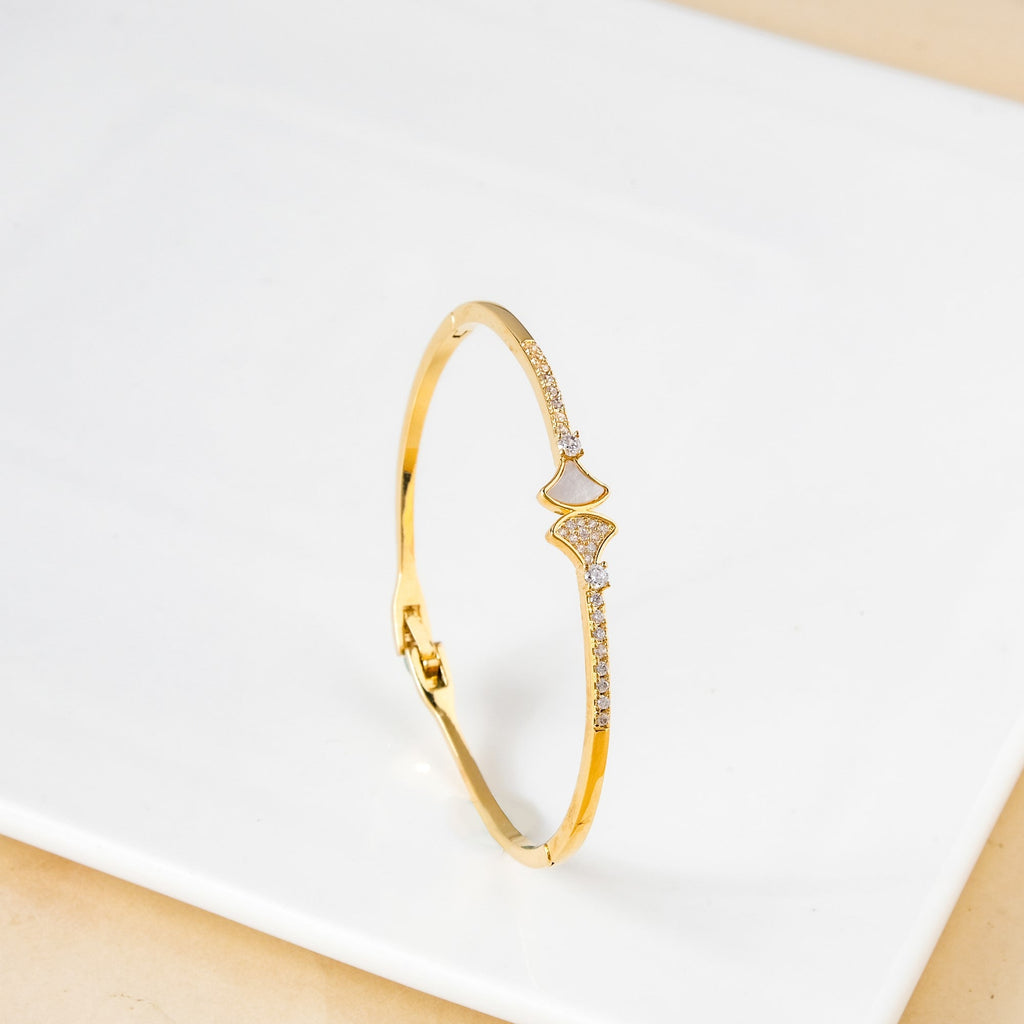 Nautical Glam Seashell Gold Bracelet