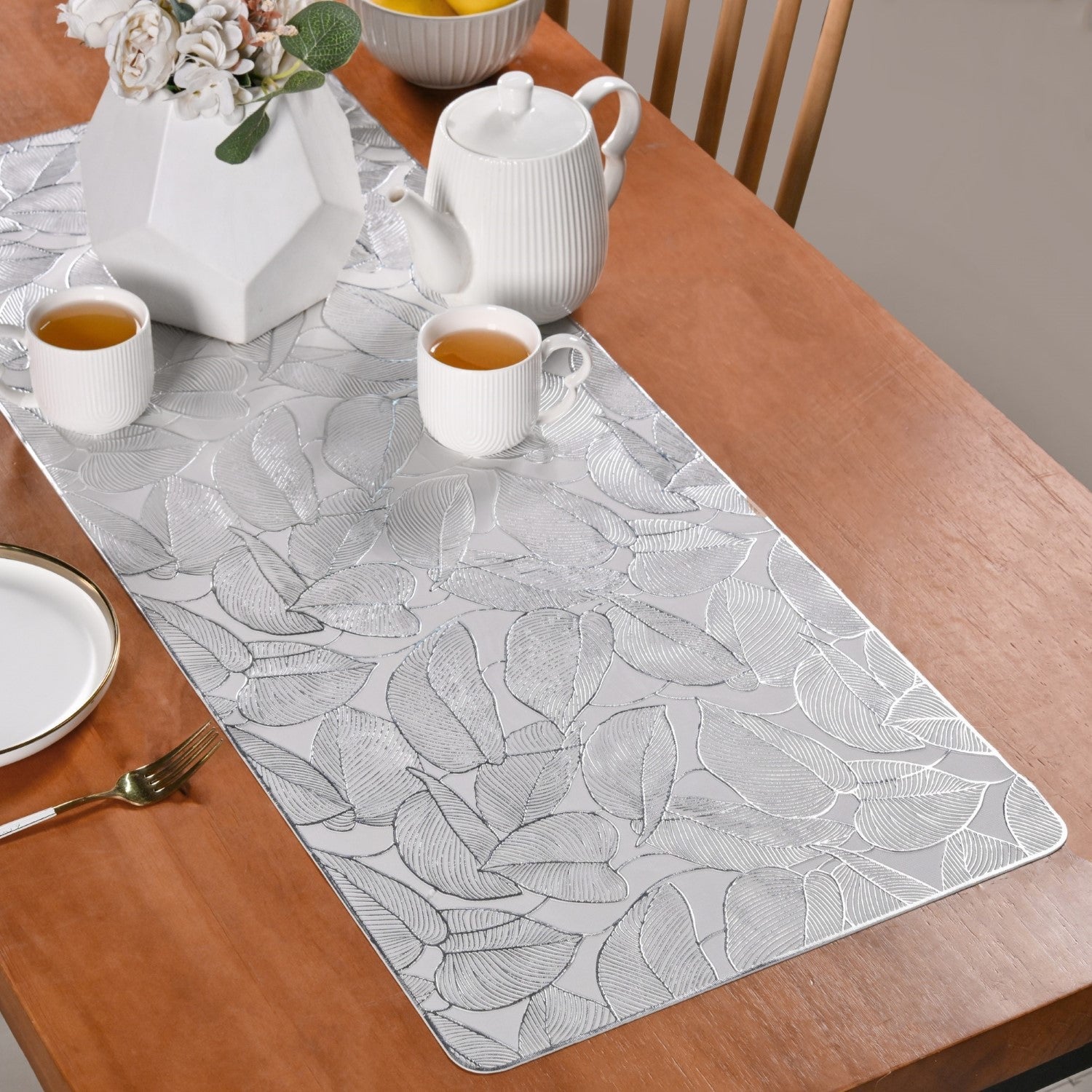 Opulent Leaf Silver Table Runner 91x35cm
