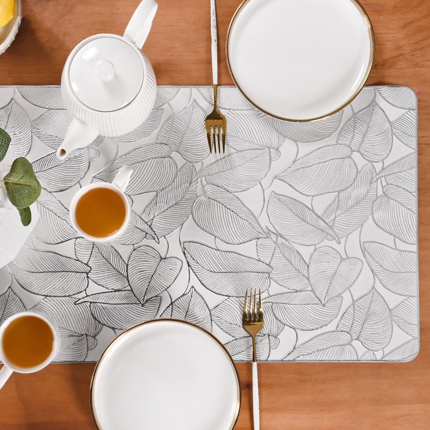 Opulent Leaf Silver Table Runner 91x35cm