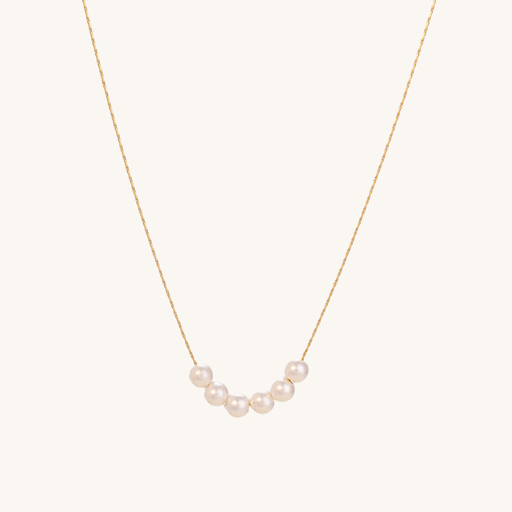Tiny Pearls Necklace