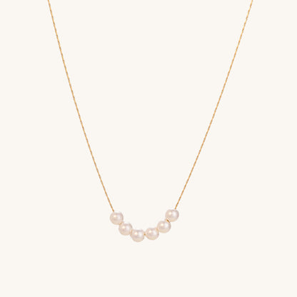 Tiny Pearls Necklace