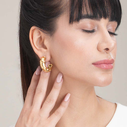 Engraved Heart Curved Earrings | Gold