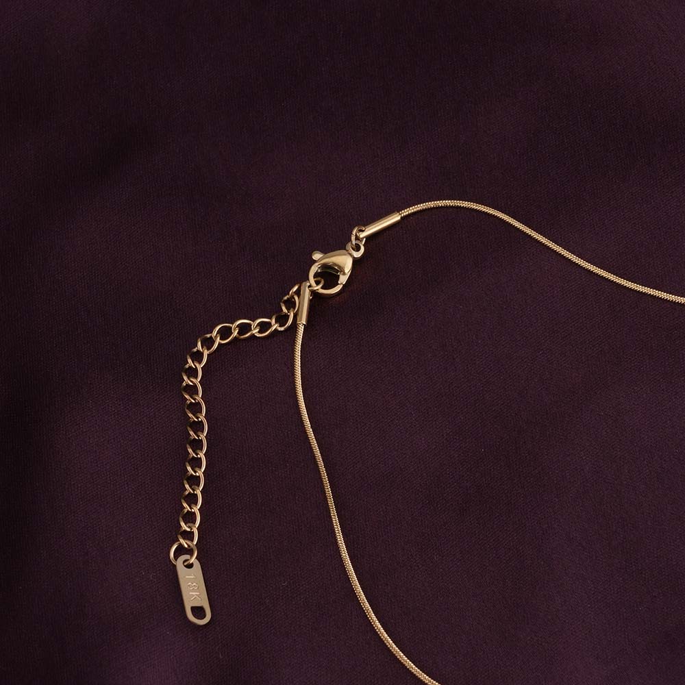 Elegant Gold Crescent Pendant Necklace