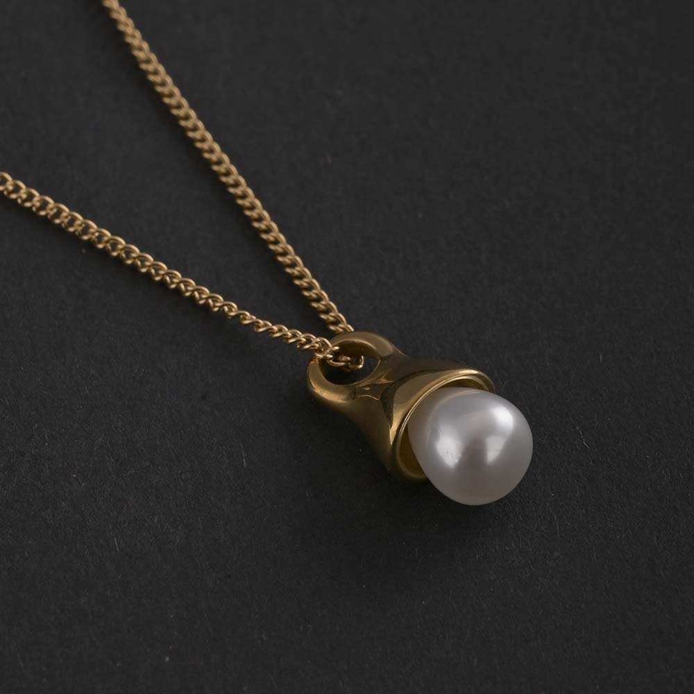 Classic Pearl Necklace