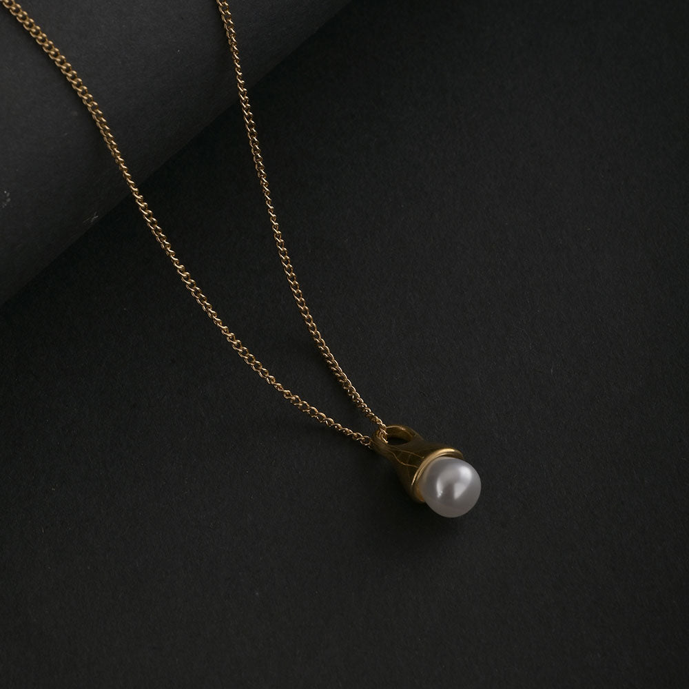 Classic Pearl Necklace