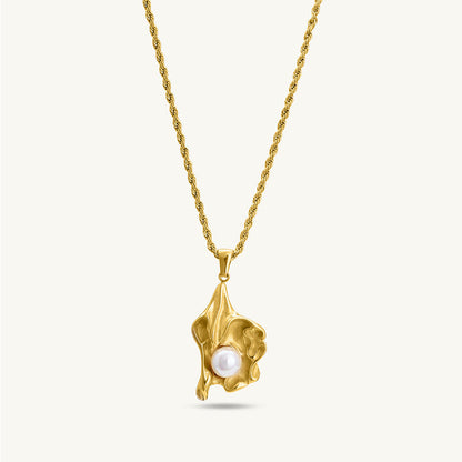 Organic Pearl Elegance Necklace