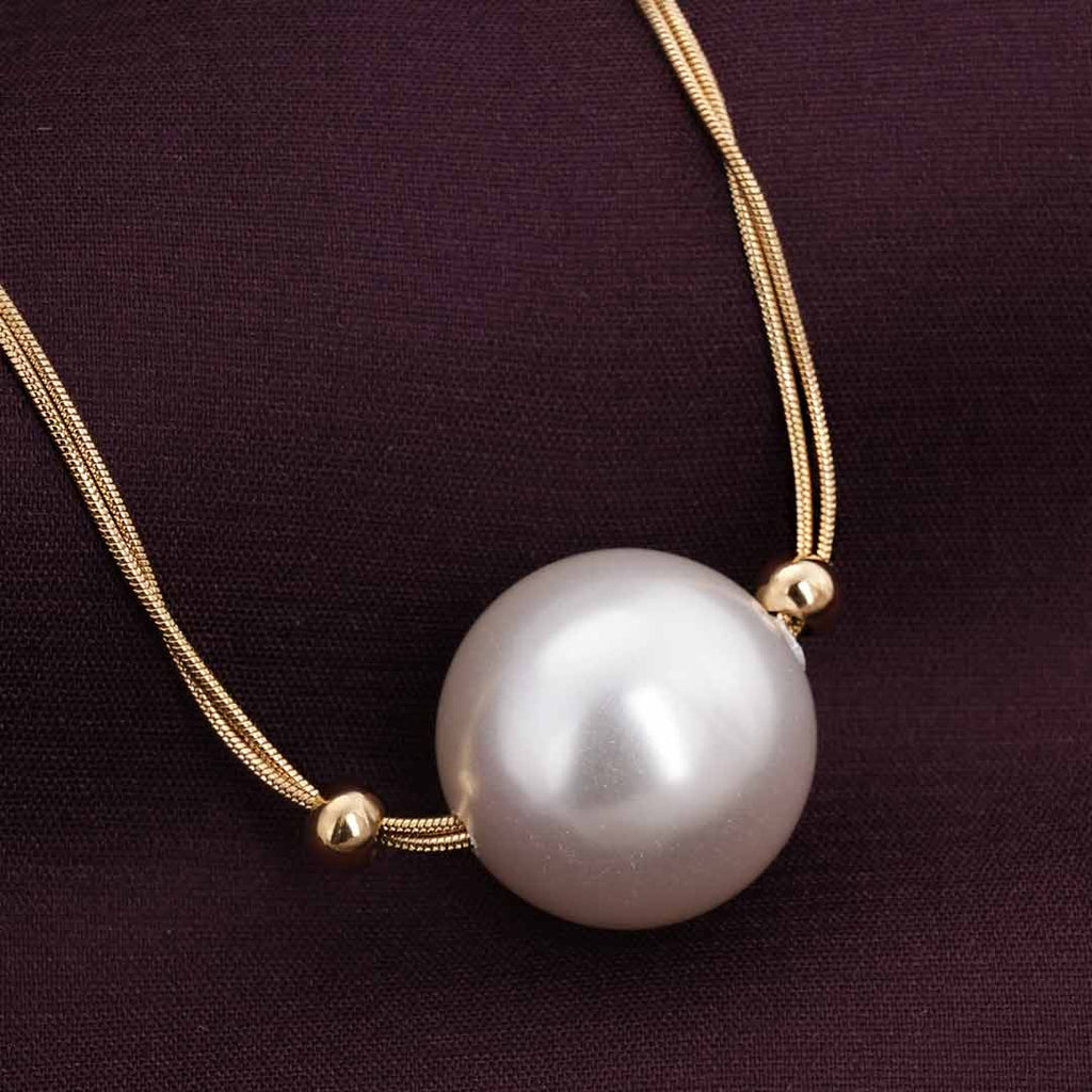 Dainty Pearl Gold Necklace