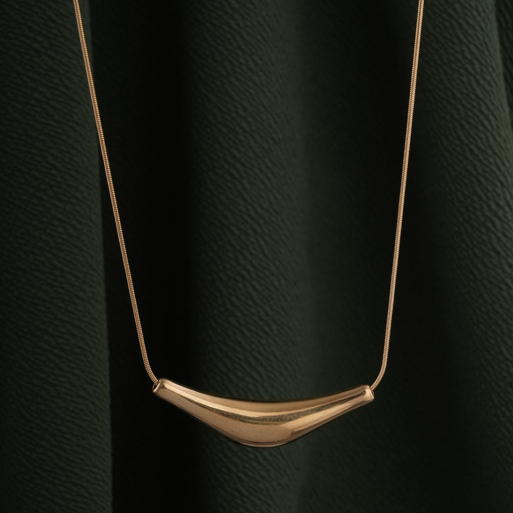 Curved Bar Necklace