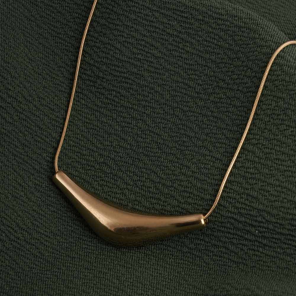 Curved Bar Necklace