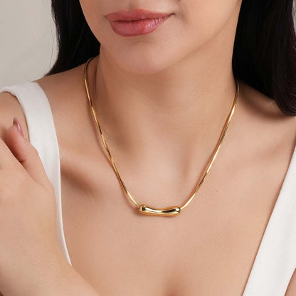 Bend Tube Gold Necklace