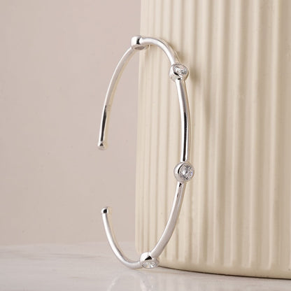 Zircon Pulse 
Silver Station  Bracelet