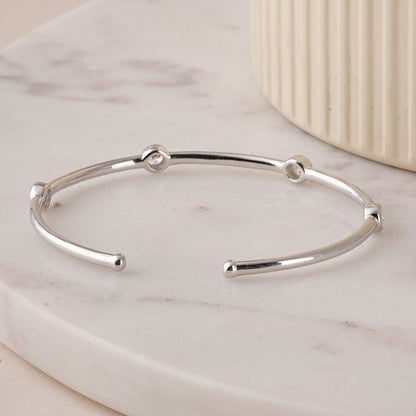 Zircon Pulse 
Silver Station  Bracelet