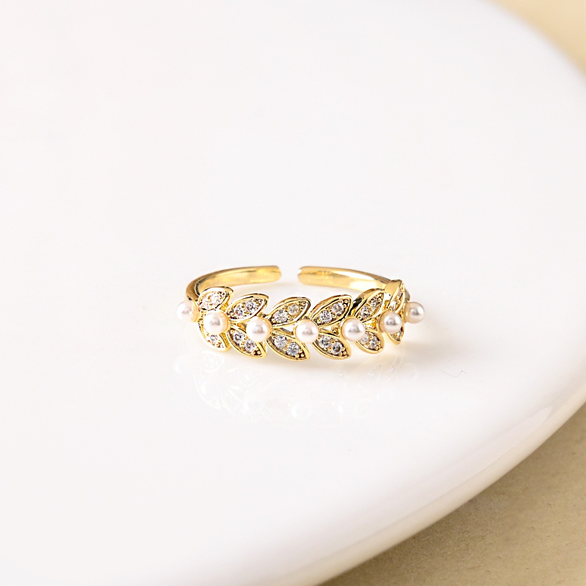 Pearly Leaves Golden Love Band