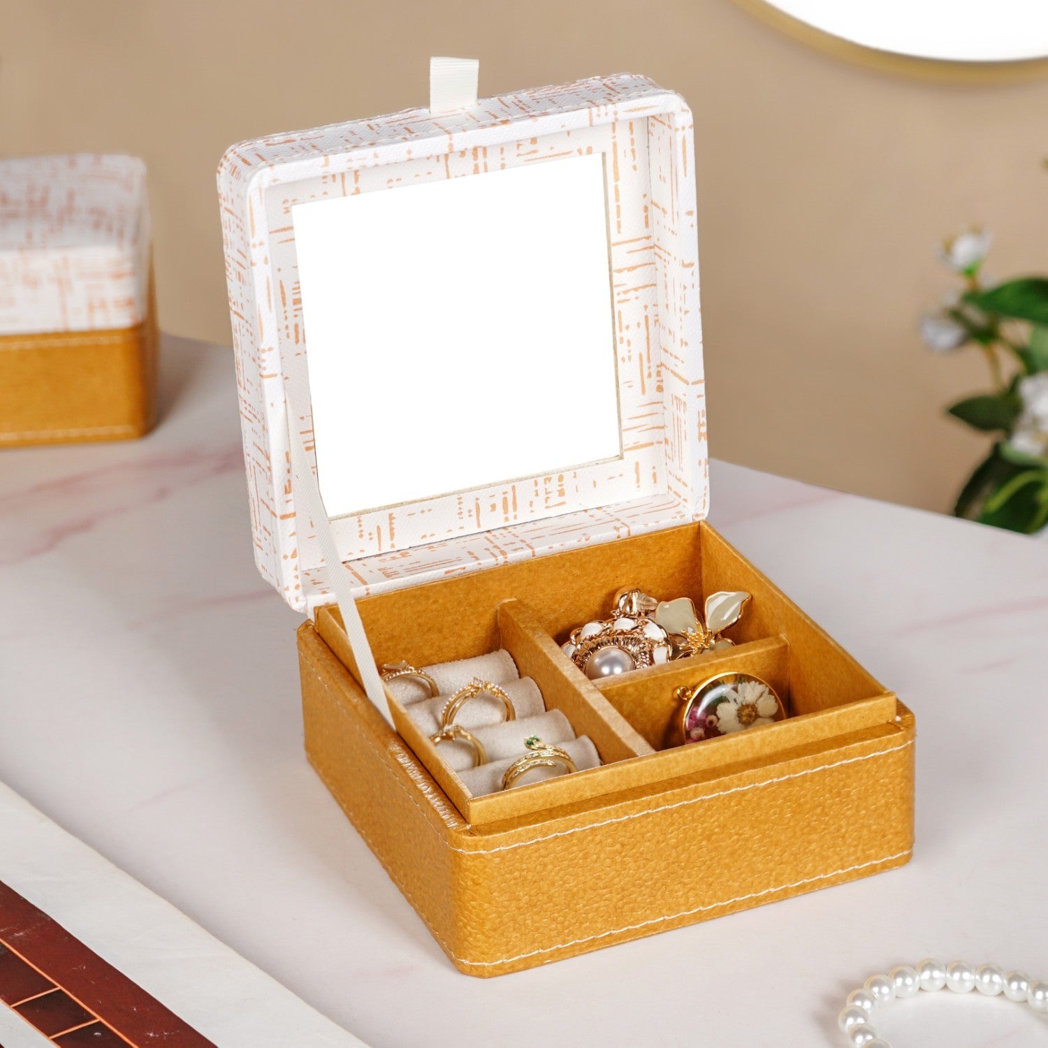 Quadrata Pattern Multi Section Jewellery Box With Mirror