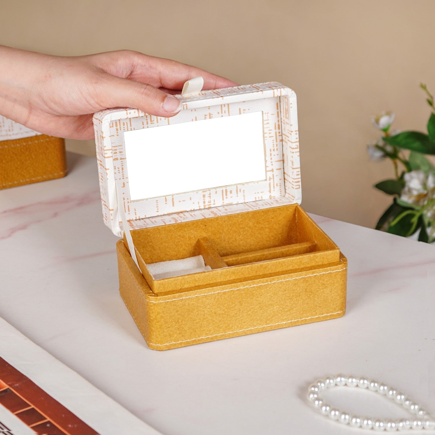 Quadrata Pattern Portable Jewellery Box With Mirror