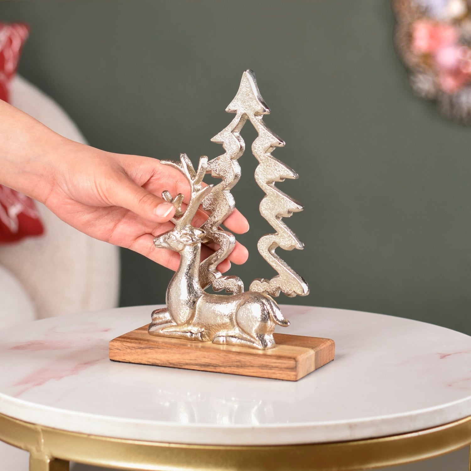 Reindeer By The Noel Tree Metal Decor