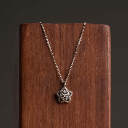 Glittering Flower 925 Sterling Silver Necklace
