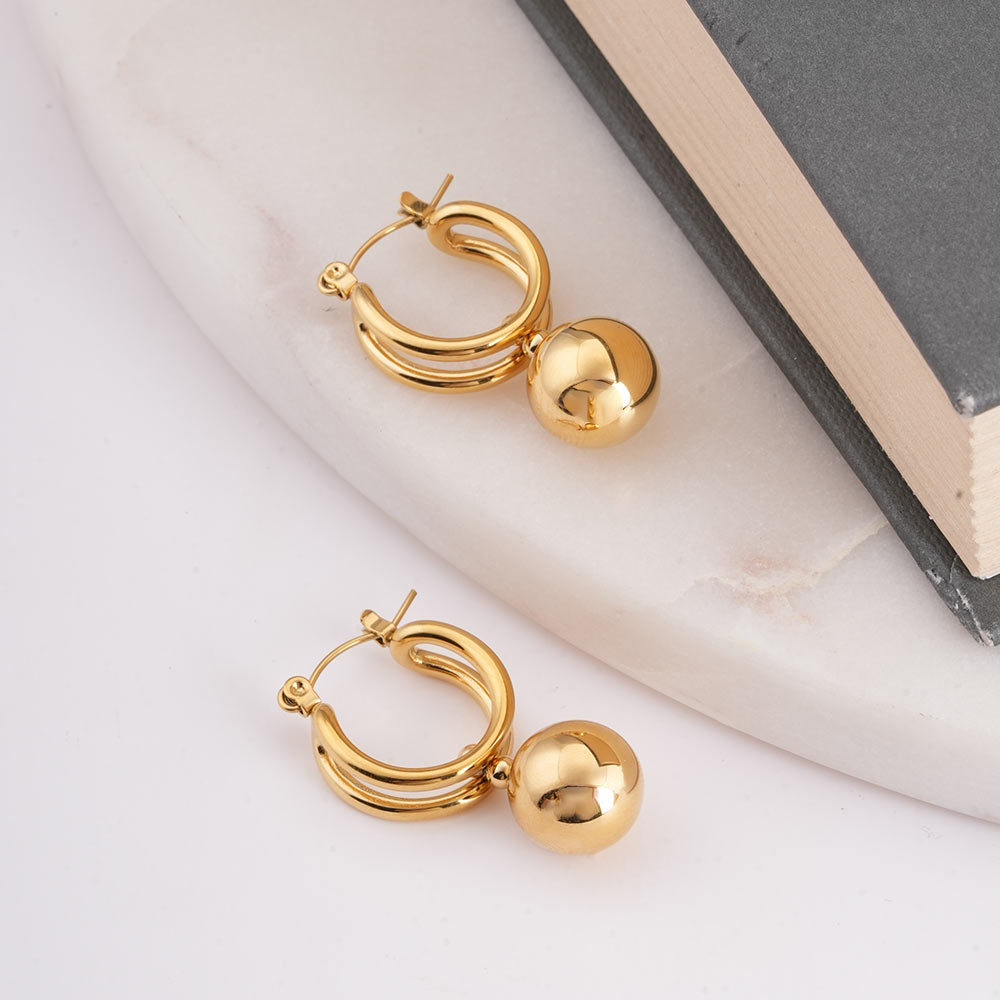 Elegant Gold Hoop Earrings