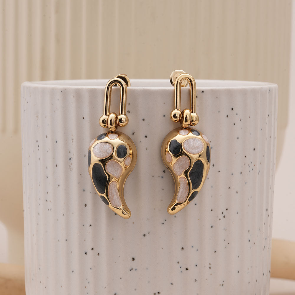 Black & Beige Paisley Drops