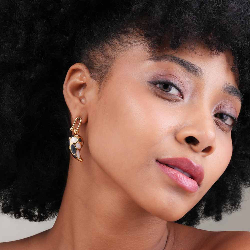 Black & Beige Paisley Drops