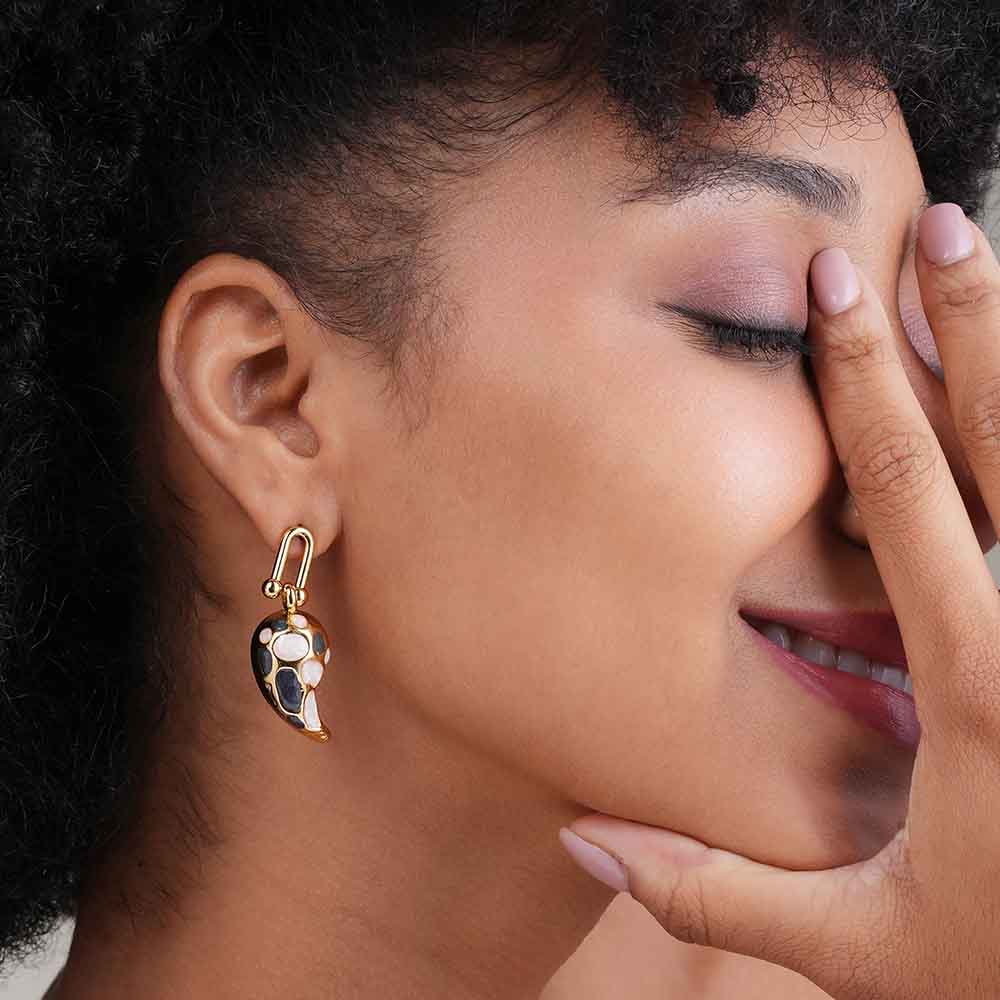 Black & Beige Paisley Drops