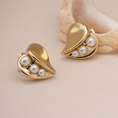Gilded Heart Pearl Earrings