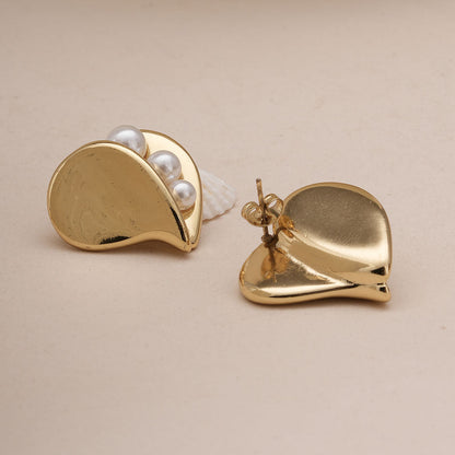 Gilded Heart Pearl Earrings
