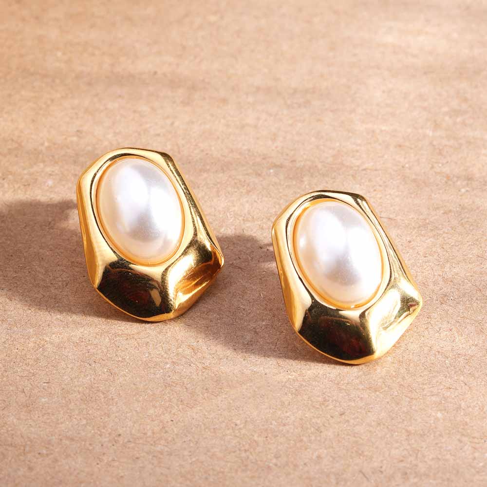 Lustra Cameo Earrings