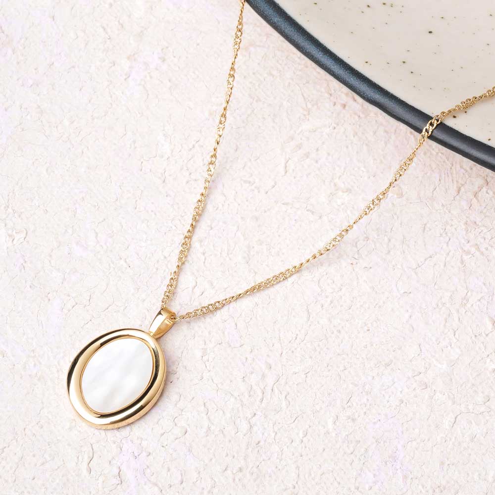 Classic Gold Round Pendant