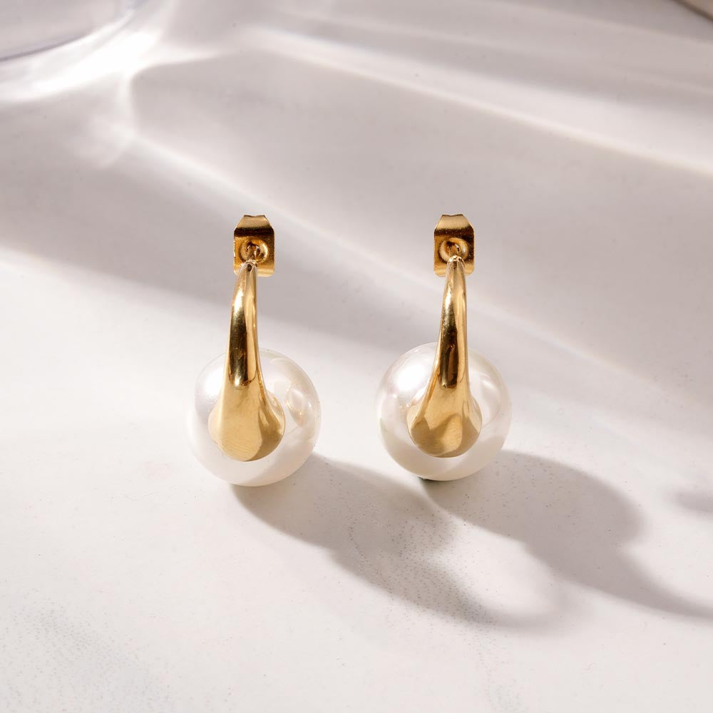 Curve Pearl Hoop Earrings
