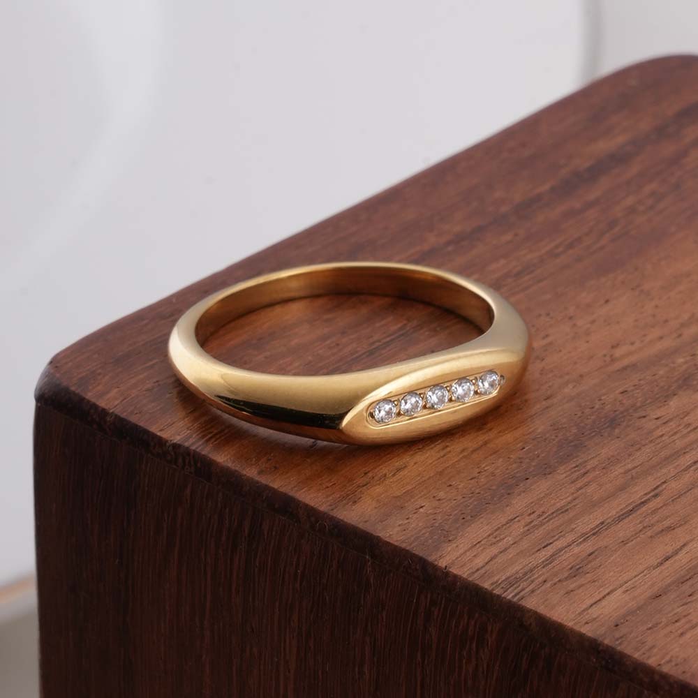 Elegant Gold Minimalist Diamond Ring