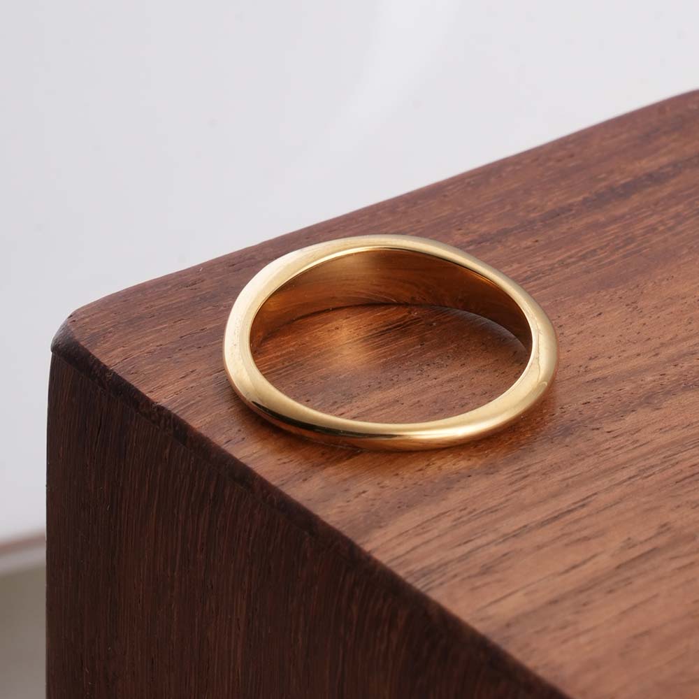 Elegant Gold Minimalist Diamond Ring