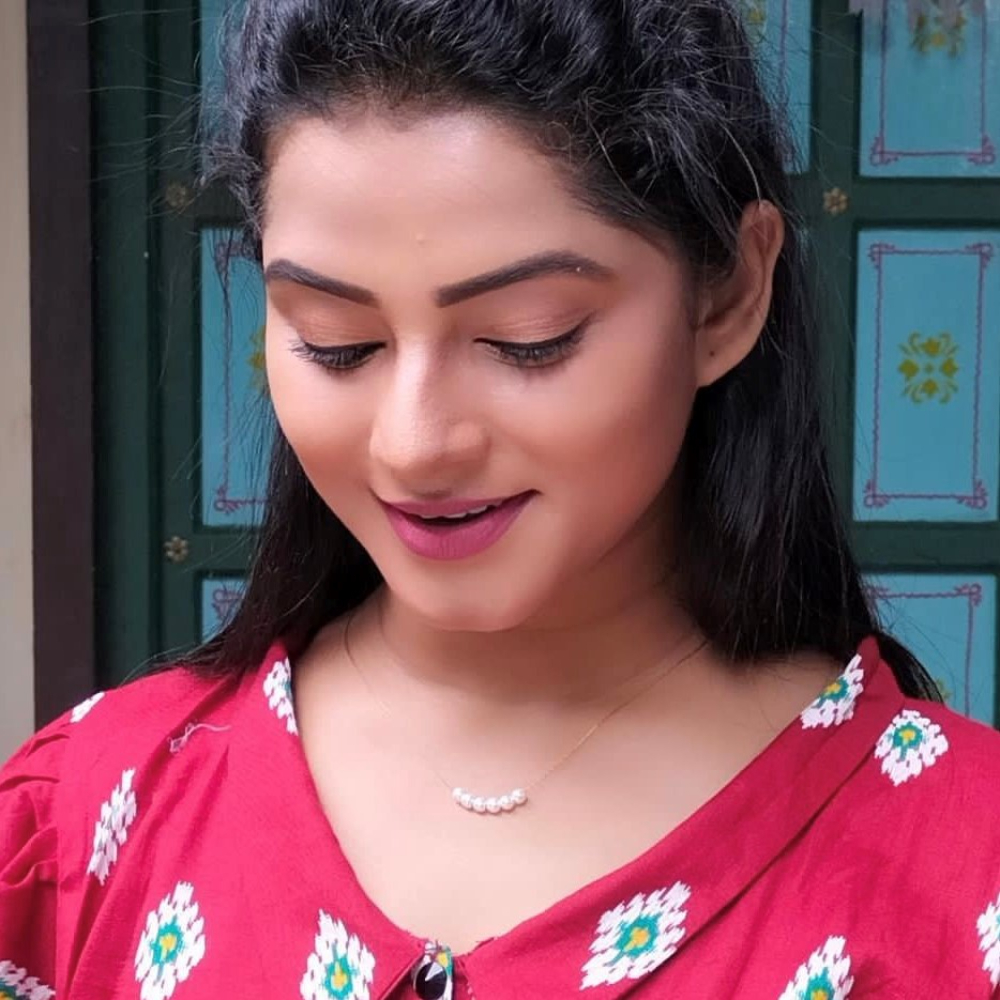 Tiny Pearls Necklace