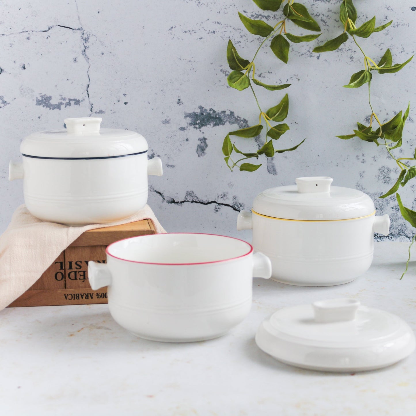 Serving Pot With Lid